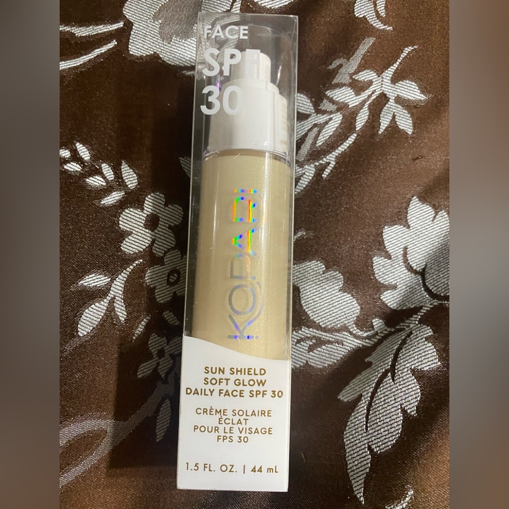 Kopari Beauty- Sun Shield Soft Glow
Daily Face SPF 30